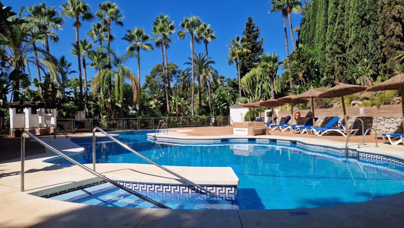 Piscina comunitaria · Eden Hill